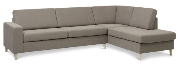 Pan set 3 OE right sofa med chaiselong - antelope beige polyester stof og natur træ