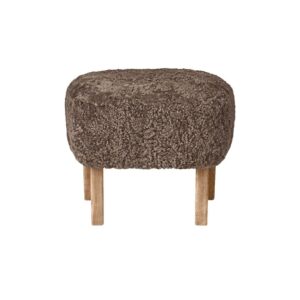 Audo Copenhagen - Ingeborg fodskammel - Fodskammel - Sheepskin / Sahara / Natural Oak - H38 x L51 x W41 cm