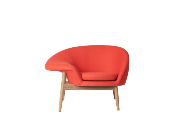 Warm Nordic - Fried Egg Chair / Oiled Oak - Lænestol - Hero 551 (Apple Red) - L99 x W68 x H68 cm